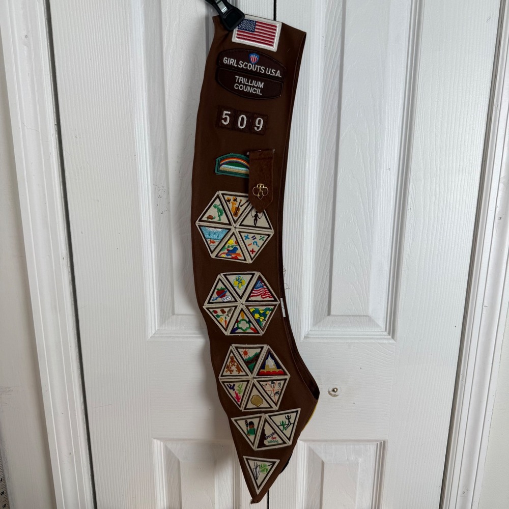 Vintage Girl Scouts Brownie Sash Trillium Council Troop 509 Try-Its Patches